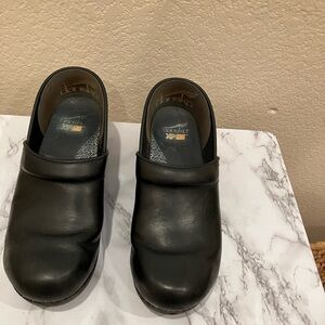 Dansko womens black quality XP clogs. Great condition. Size 40 European.